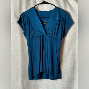 Banana Republic•v-neck cap-sleeve tunic/blouse•women’s xs•silk accent•teal blue